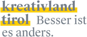 Textlogo mit kreativland und tirol in gelb hervorgehoben. Der Schriftzug lautet: kreativland tirol. Besser ist es anders. in grauer Schrift auf weißem Hintergrund.