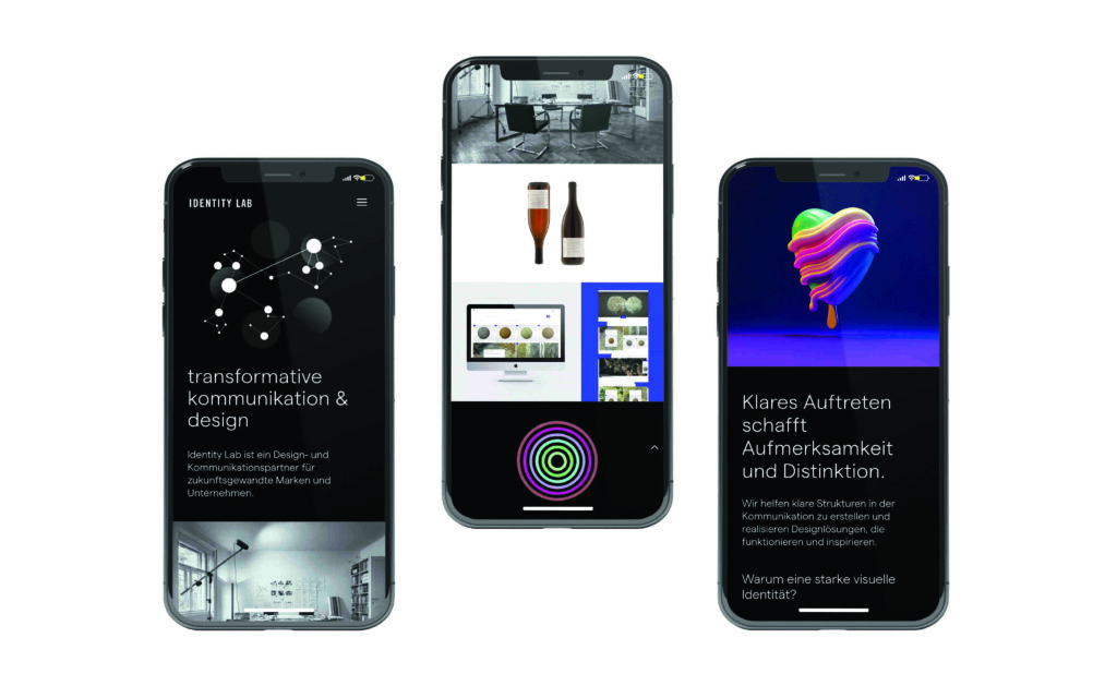Drei Smartphones zeigen verschiedene moderne, minimalistische Website-Designs mit dunklen Hintergründen, lebendigen Grafiken und deutschen Texten über Kommunikation, Design und Markenidentität.