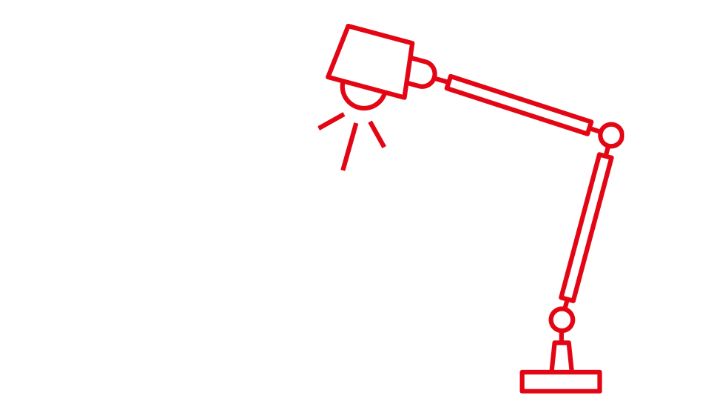Eine einfache rote Strichzeichnung einer nach unten gerichteten Schreibtischlampe mit Lichtstrahlen, die von der Glühbirne ausgehen, auf weißem Hintergrund - perfekt für kreative Unternehmen, die innovative Lösungen suchen.