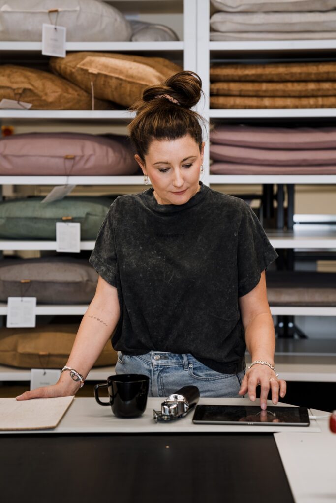 Clarissa am Arbeitsplatz