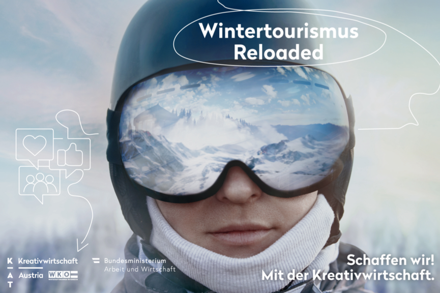 Nahaufnahme einer Person in Skikleidung und Helm; verschneite Berge spiegeln sich in ihrer Brille. Der überlagerte Text lautet Wintertourismus Reloaded und Schaffen wir! Mit der Kreativwirtschaft. Icons, Logos und Motive aus der Kreativwirtschaft umgeben das Bild.