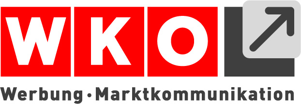 Logo mit drei roten Quadraten, die die weißen Buchstaben W, K und O enthalten, gefolgt von einem grauen Quadrat mit einem Pfeil nach oben. Darunter steht der Text: Werbung - Marktkommunikation.