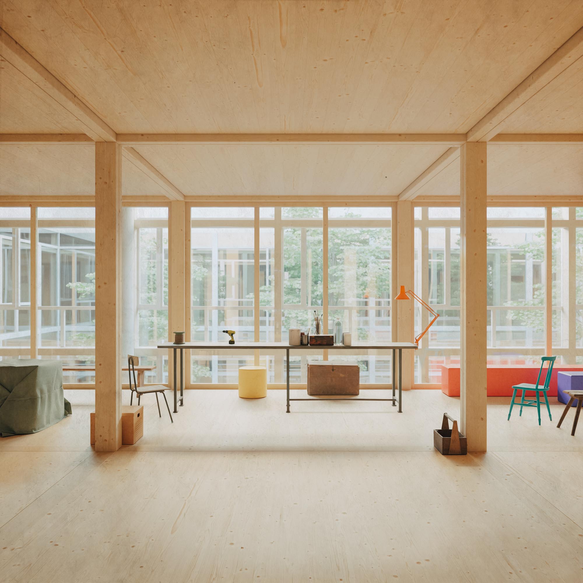 Ein geräumiger, moderner Raum mit großen Fenstern, Holzböden und -wänden, einem langen Tisch mit verschiedenen Gegenständen - perfekt für einen Creative Transformation Summit. Bunte Stühle und Grünpflanzen im Freien füllen den minimalistischen Innenraum mit natürlichem Licht.