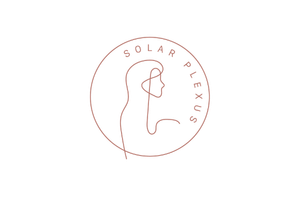 Minimalistisches Logo mit einer einzeiligen Zeichnung des Seitenprofils einer Frau innerhalb eines Kreises, mit dem Schriftzug SOLAR PLEXUS, der oben rechts geschwungen ist - ideal für ein Gesundheitsunternehmen, das sich auf kreative Transformation konzentriert.