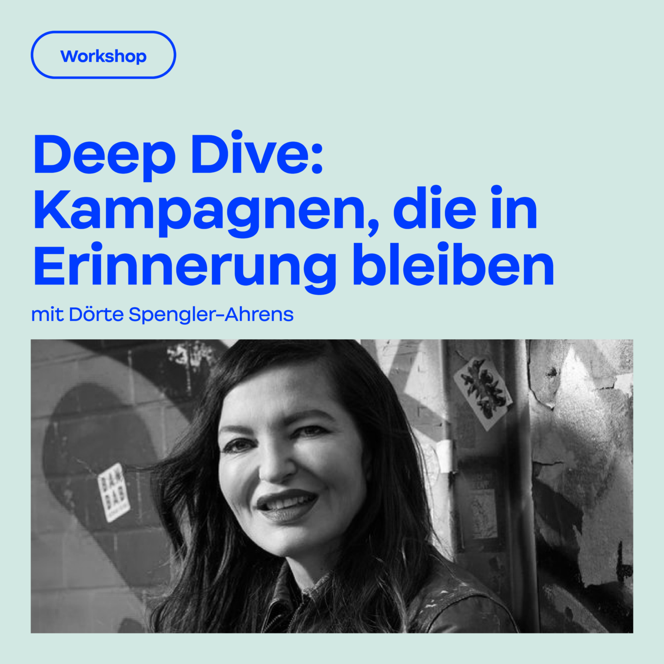 Eine Werbegrafik für einen Workshop von „Creative Region“ mit dem Titel „Deep Dive: Kampagnen, die in Erinnerung bleiben“ mit Dörte Spengler-Ahrens, auf der ihr Schwarz-Weiß-Porträt vor einer verzierten Wand zu sehen ist. Weitere Informationen zur Veranstaltung finden Sie unter „Termine“.
