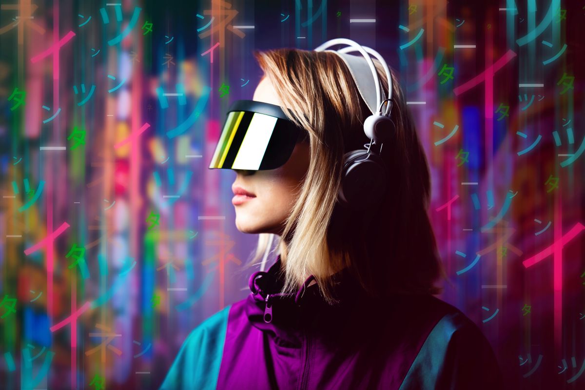 Eine Person mit einer futuristischen VR-Brille und Kopfhörern steht vor einem farbenfrohen, neonbeleuchteten Hintergrund mit schwebenden japanischen Schriftzeichen und taucht in ein lebendiges „Culture Tech“-Erlebnis ein, das vom Innovationsgeist von „Made in Japan“ inspiriert ist.